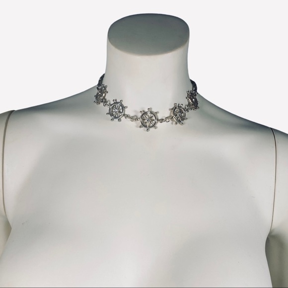 Silver colored steering wheel and micro beaded handmade choker - Picture 2 of 6